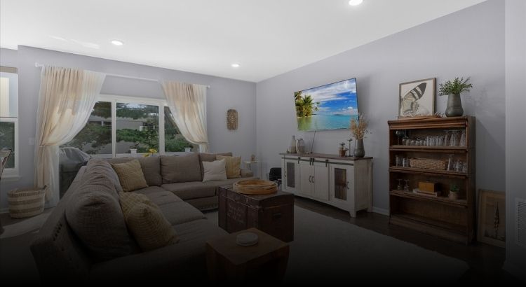 Photo of the living room at 644 Riverbank Dr in Geneva